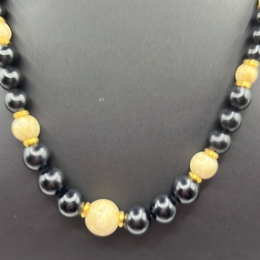 Black And Cream Beaded Napier Necklace Gold Tone - Picture 2 of 8